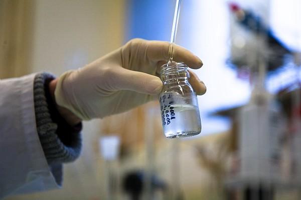 Gestes en laboratoire. Gestes en laboratoire.